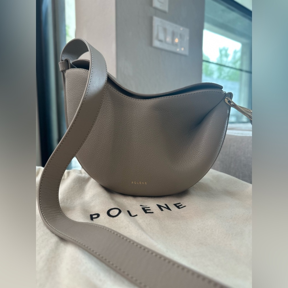 Polene Tonca bag
EDITION TEXTURED TAUPE